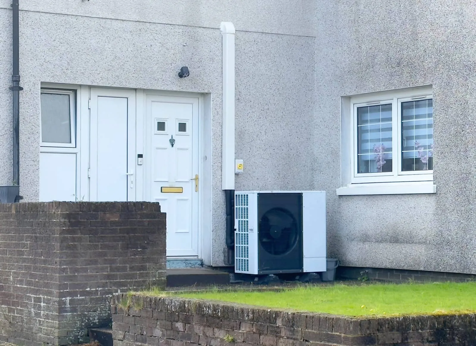 Modern home heating system planning for air-to-air heat pump suitability